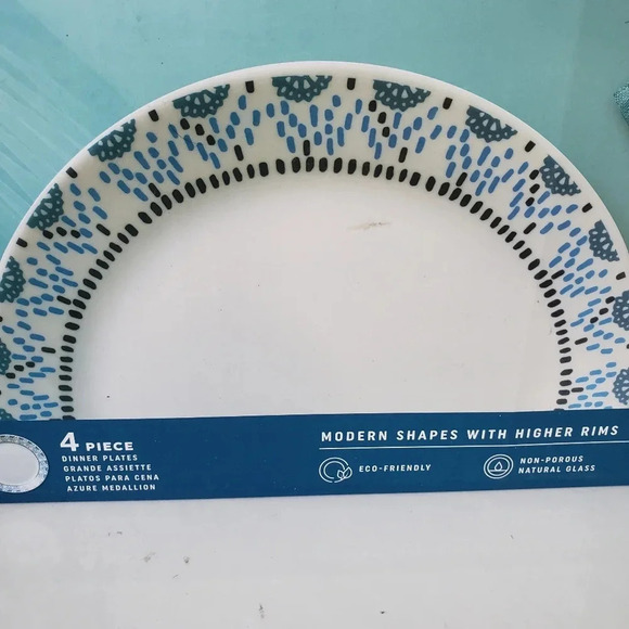 New in Box Set of  4 Corelle Everyday Expressions Tempered Glass Plates. - Picture 2 of 5